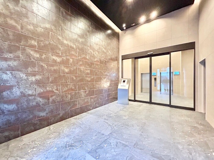 物件外観写真2　(エントランス部分)