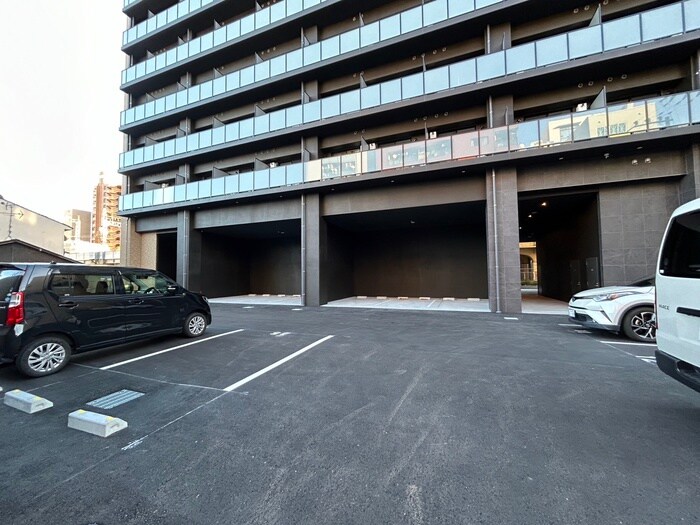 物件外観写真6　(駐車場)