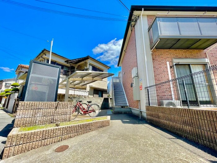 物件外観写真2　(エントランス部分)