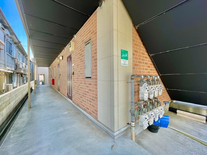 物件外観写真3　(エントランス部分)