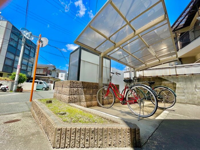 物件外観写真4　(駐輪場)