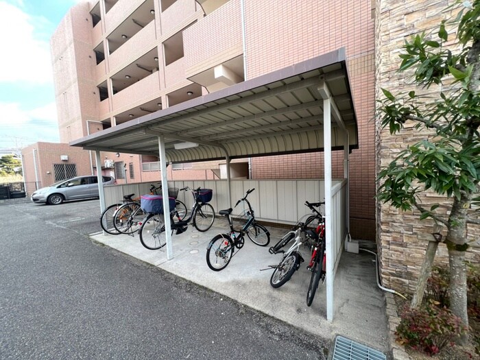 物件外観写真3　(駐輪場)