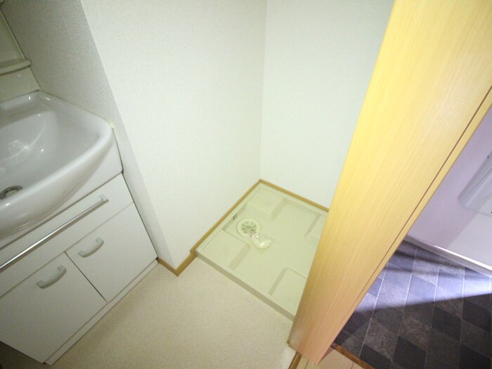 物件内観写真17　(洗濯機置場)