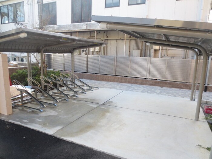 物件外観写真2　(駐輪場)