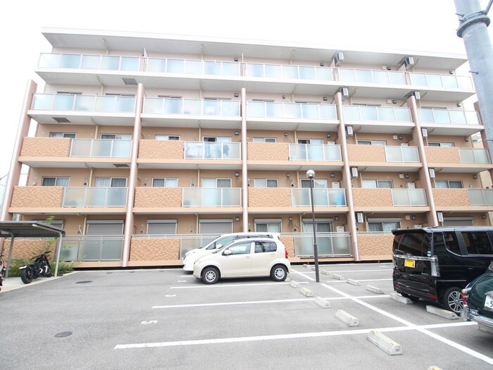 物件外観写真6　(駐車場)