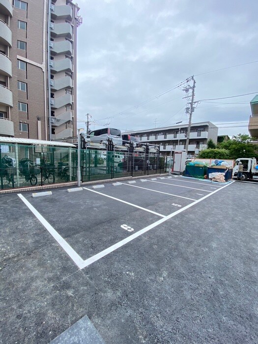物件外観写真5　(駐車場)