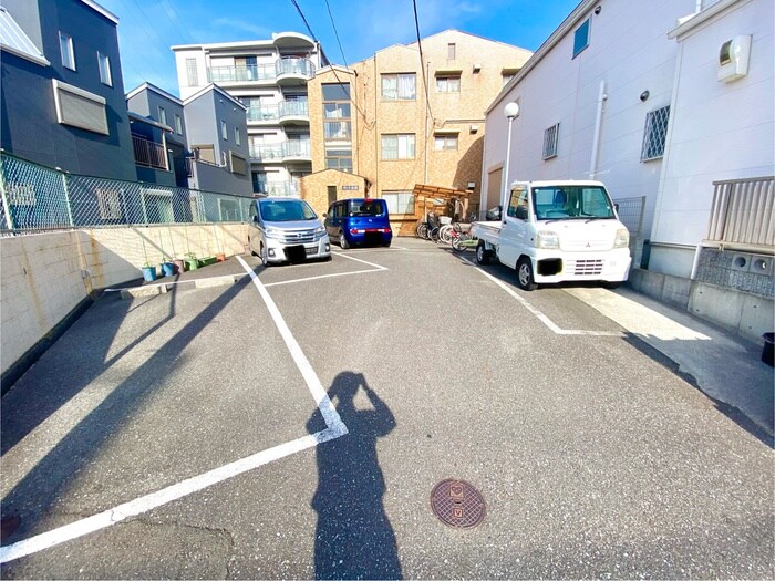 物件外観写真4　(駐車場)