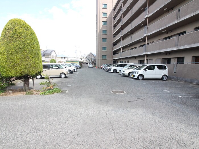物件外観写真4　(駐車場)