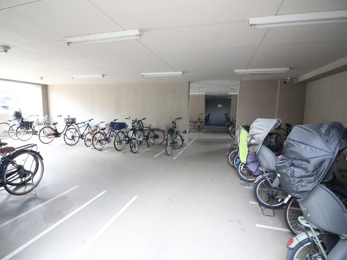 物件外観写真5　(駐輪場)