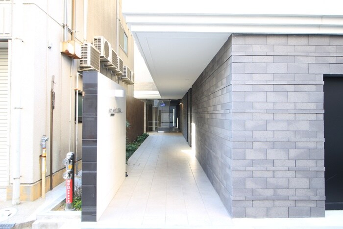 物件外観写真2　(エントランス部分)