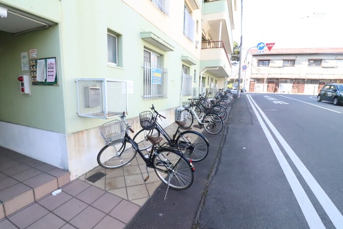 物件外観写真5　(駐輪場)