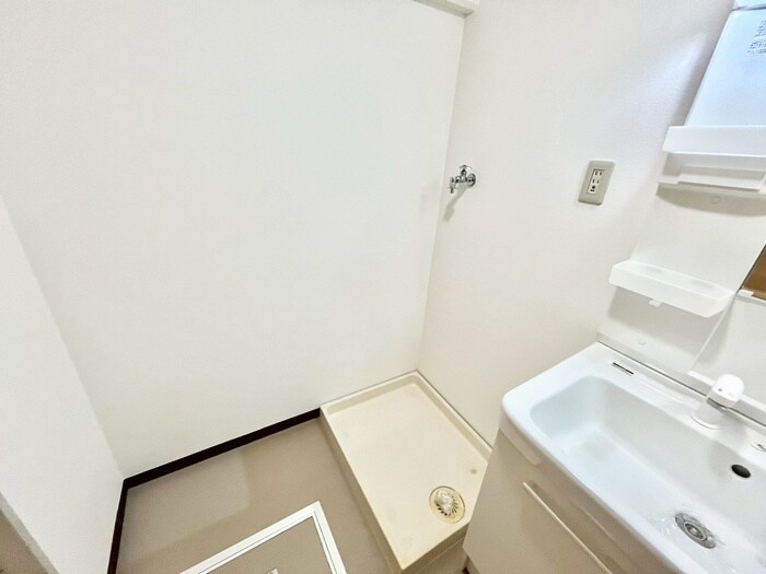 物件内観写真12　(洗濯機置場)