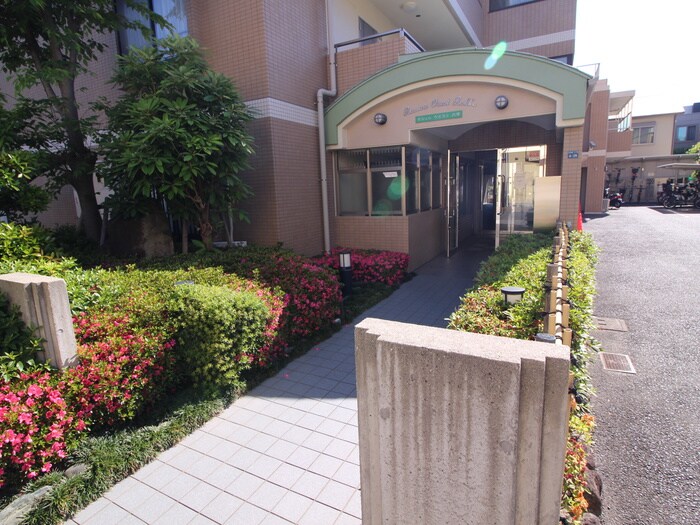 物件外観写真2　(エントランス部分)