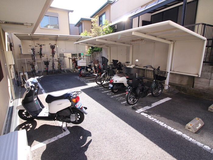 物件外観写真4　(駐輪場)