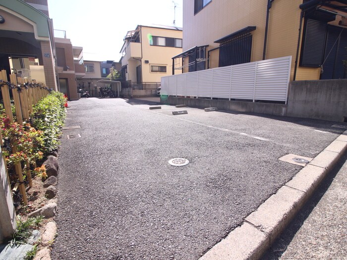 物件外観写真6　(駐車場)
