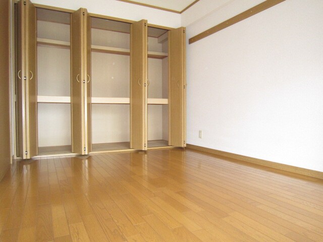 物件内観写真12　(収納)