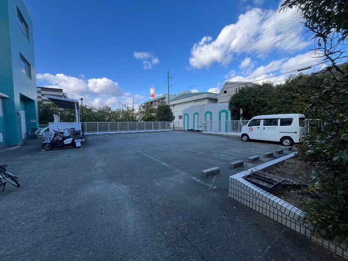 物件外観写真5　(駐車場)