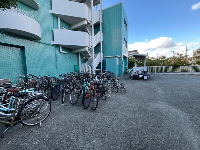 物件外観写真6　(駐輪場)