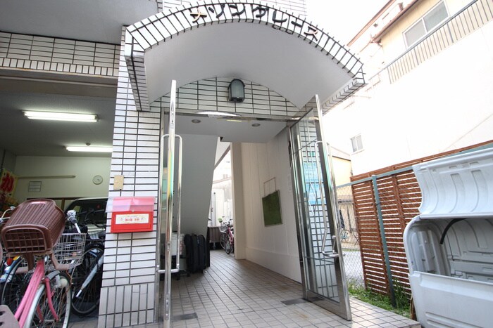 物件外観写真2　(エントランス部分)