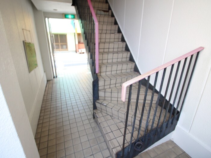 物件外観写真5　(エントランス部分)