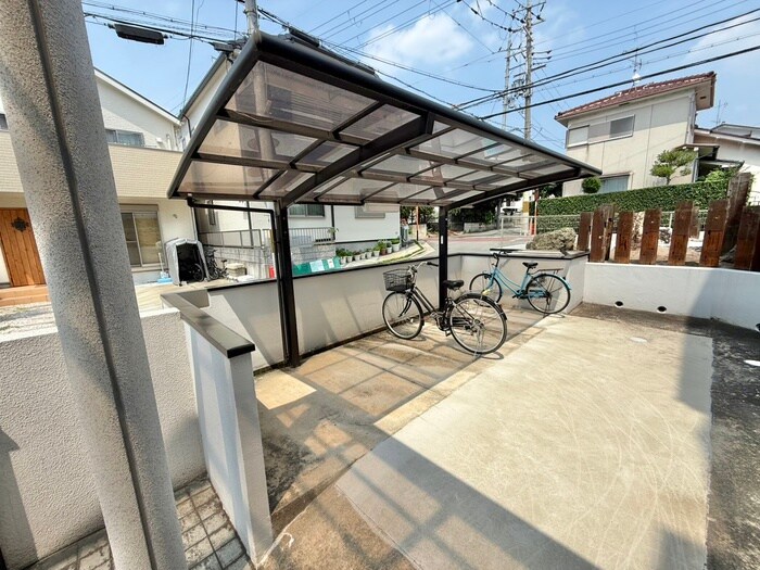 物件外観写真4　(駐輪場)
