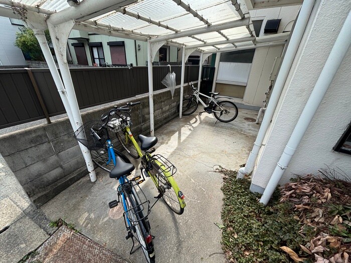 物件外観写真4　(駐輪場)