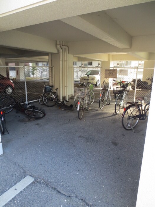 物件外観写真3　(駐車場)