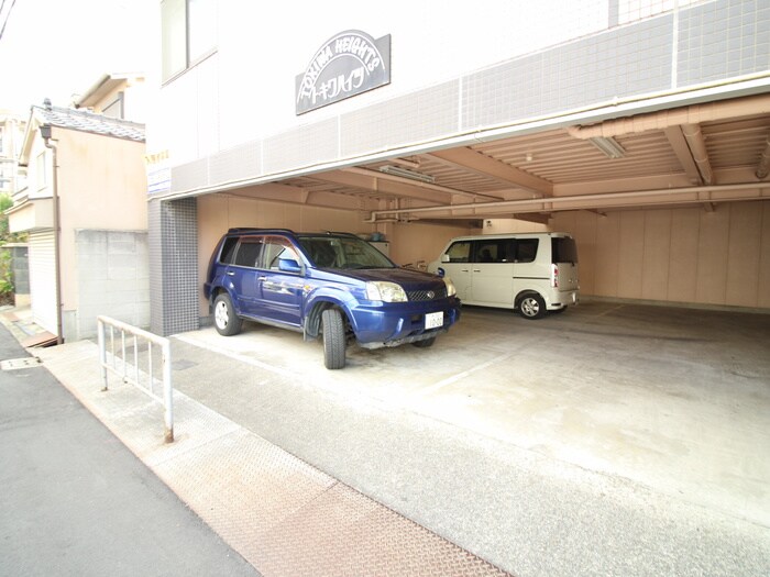 物件外観写真5　(駐車場)