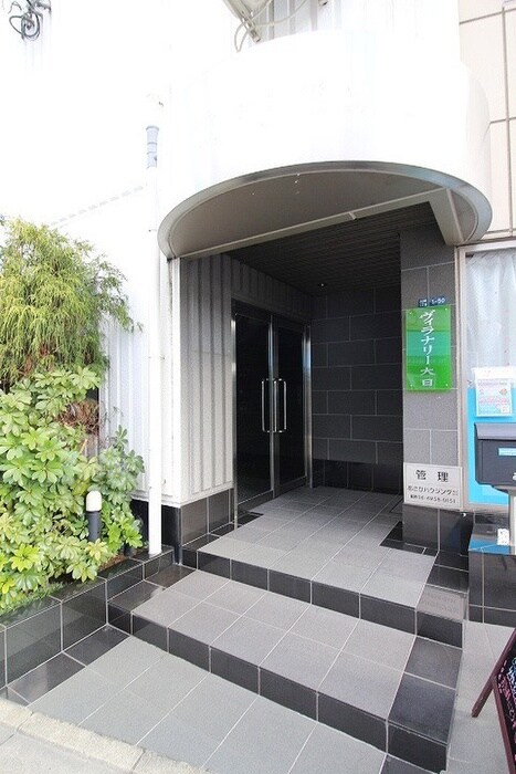 物件外観写真4　(エントランス部分)