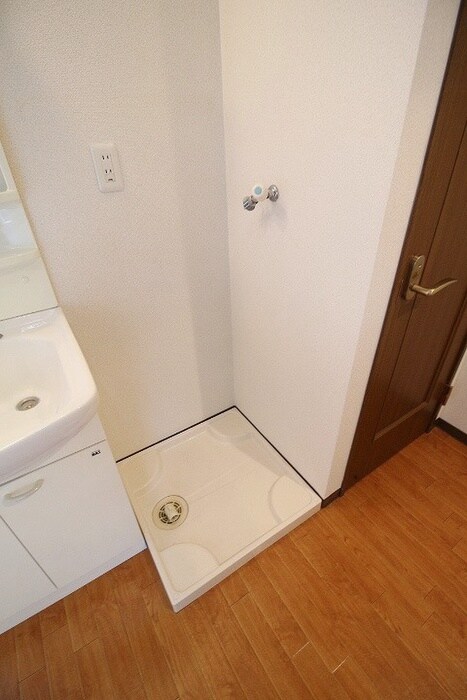 物件内観写真14　(洗濯機置場)