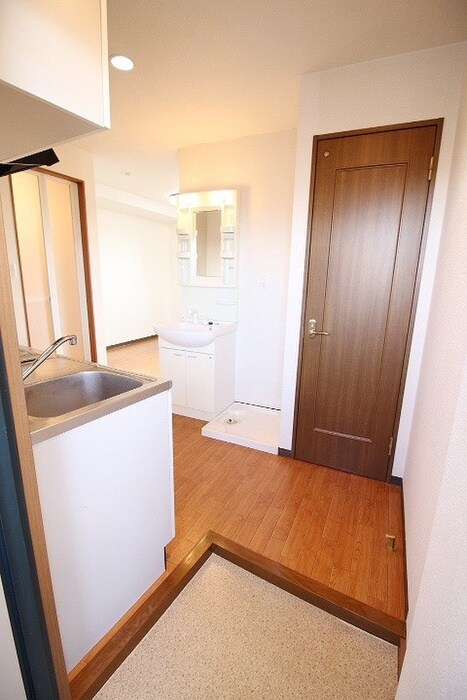 物件内観写真18　(玄関)