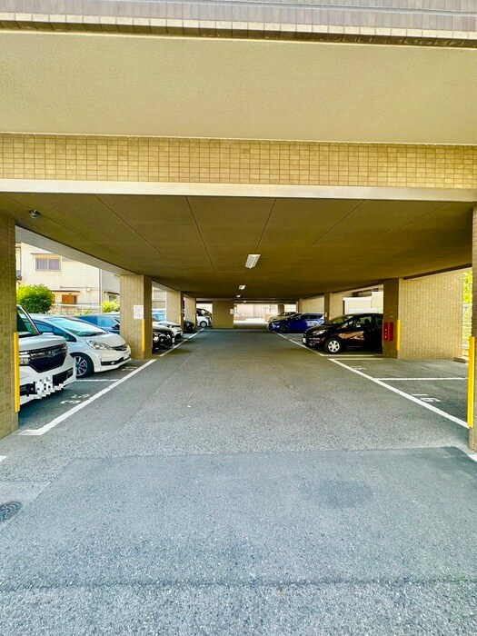 物件外観写真4　(駐車場)