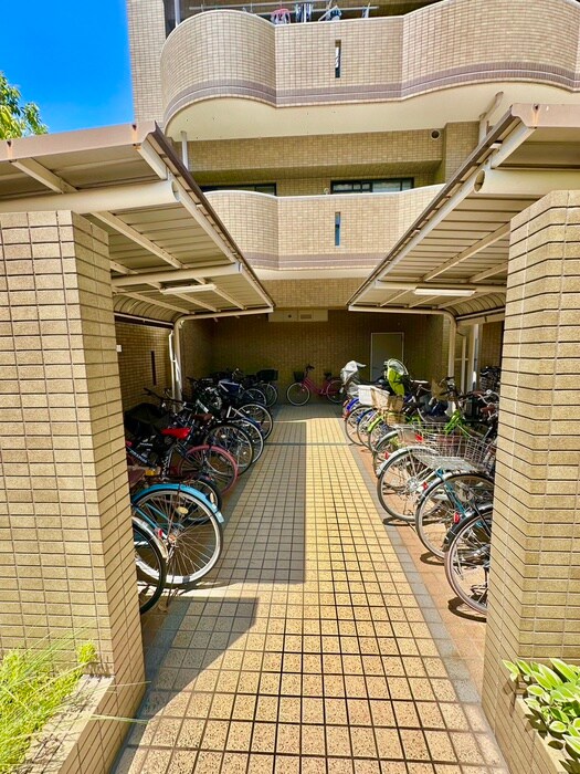 物件外観写真5　(駐輪場)
