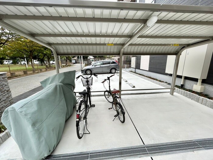 物件外観写真4　(駐輪場)