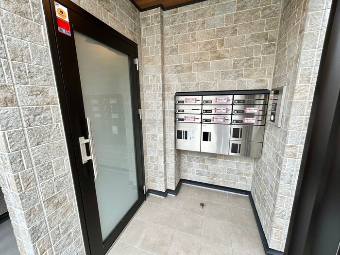 物件外観写真5　(エントランス部分)