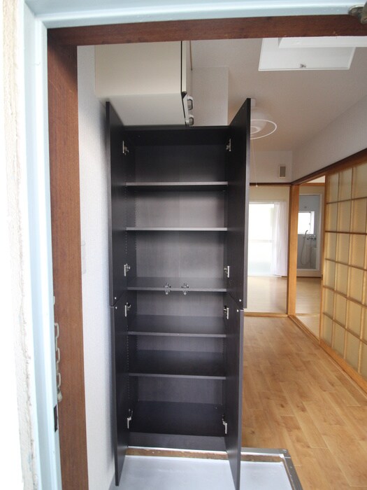 物件内観写真8　(靴箱)