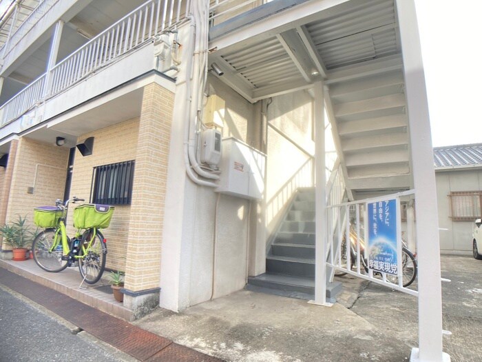 物件外観写真6　(エントランス部分)