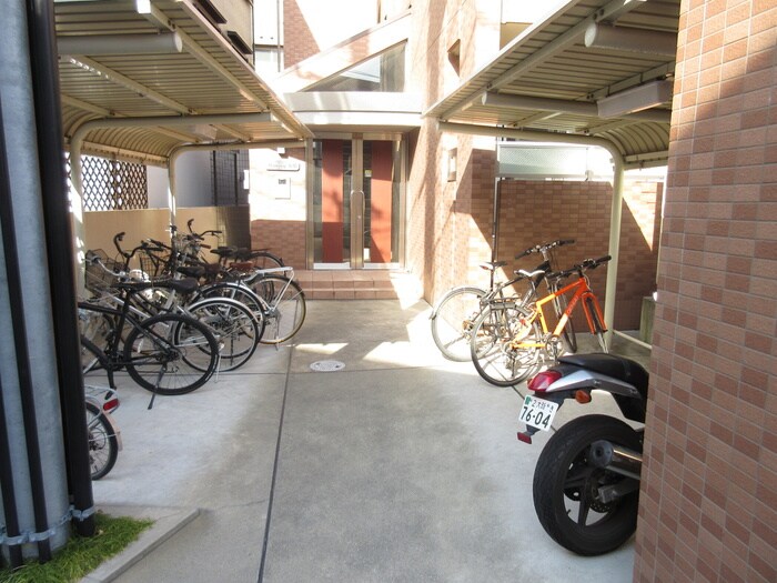 物件外観写真5　(駐輪場)