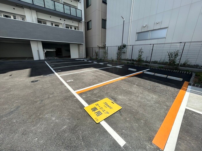 物件外観写真6　(駐車場)