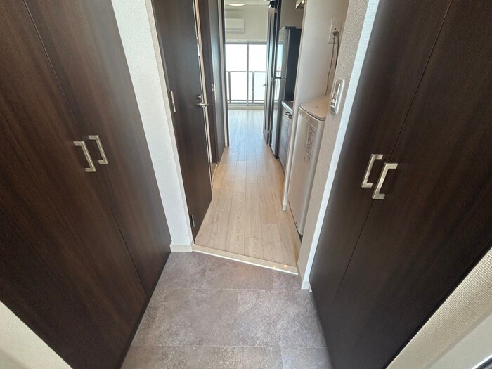 物件内観写真13　(玄関)