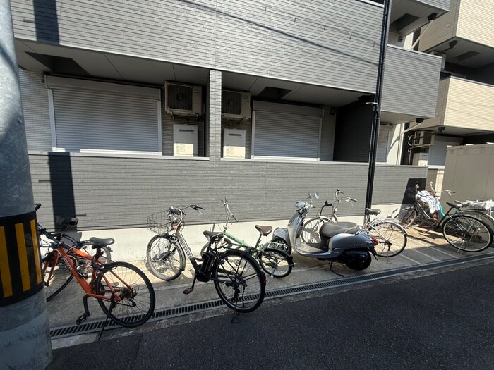 物件外観写真6　(駐輪場)