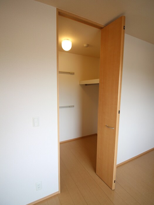 物件内観写真12　(収納)