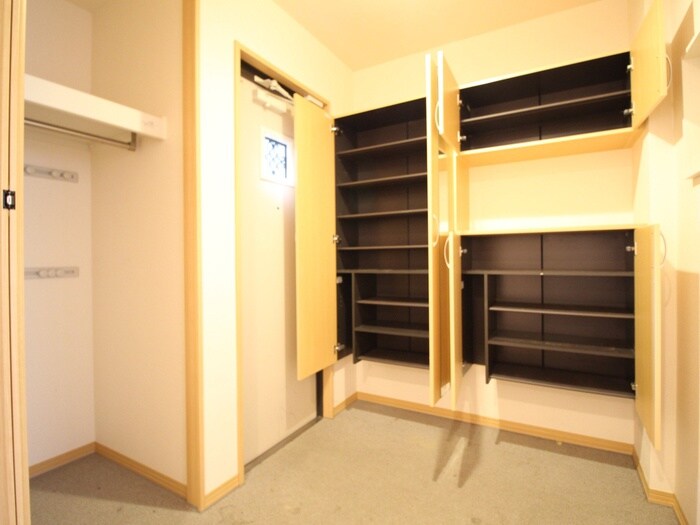 物件内観写真15　(靴箱)