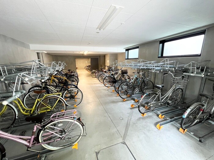 物件外観写真3　(駐輪場)