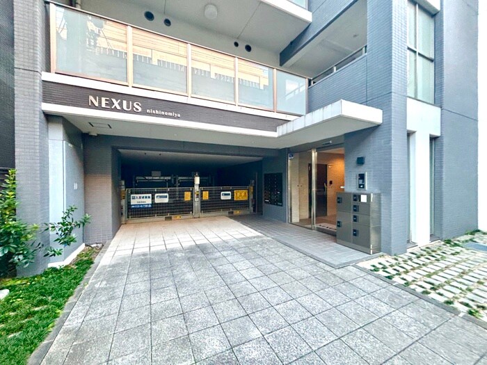 物件外観写真5　(エントランス部分)