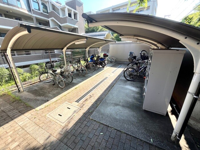 物件外観写真3　(駐輪場)