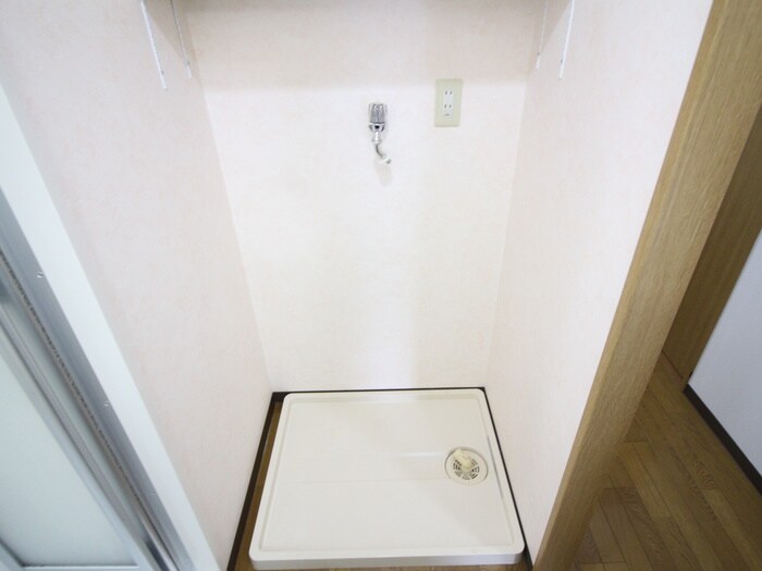 物件内観写真16　(洗濯機置場)