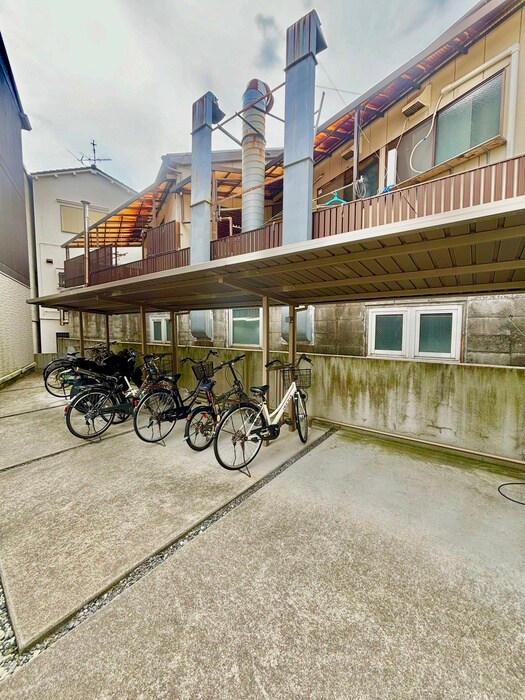 物件外観写真5　(駐輪場)