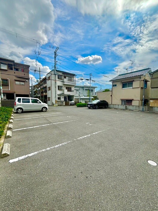 物件外観写真6　(駐車場)