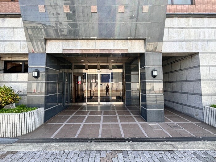 物件外観写真2　(エントランス部分)